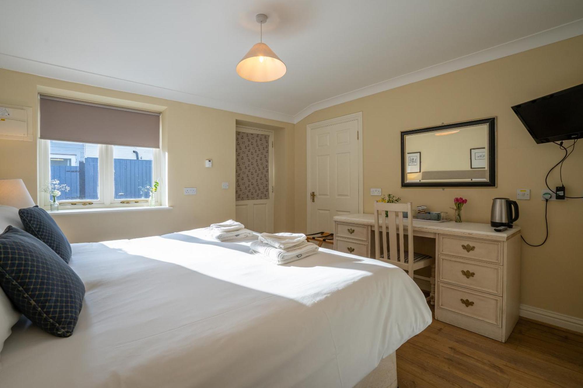 The Bedingfeld Arms Hotel Oxborough Стая снимка